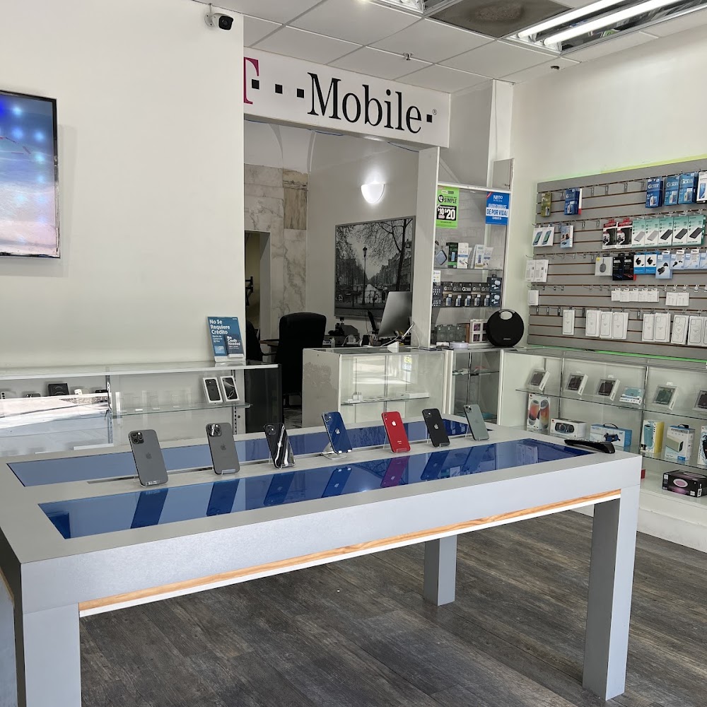 Apple Berry Phone Repair Store / Simple Mobile Retailer