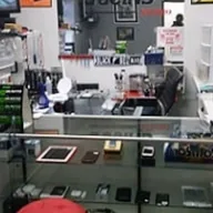 jucins studio iPhone repair (•‿•)