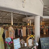 Sandy's Savvy Chic Resale Boutique