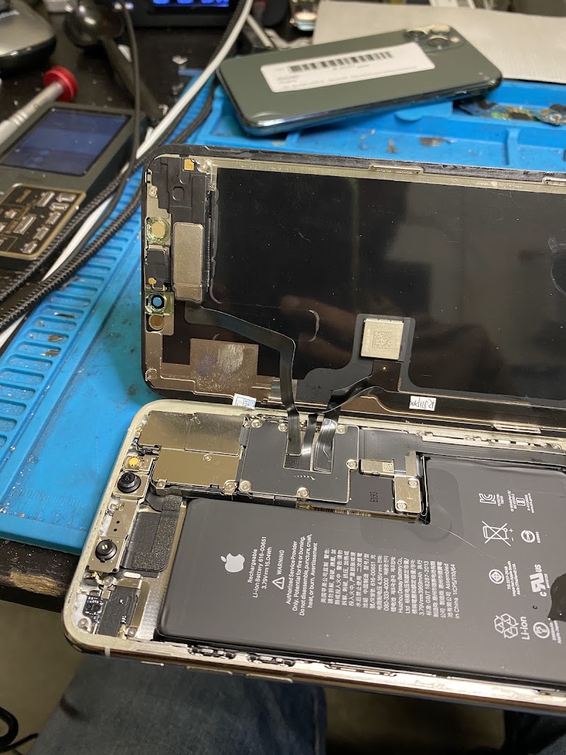 We Fix Phones and Computers. iPhone, iPad, iMac & Macbook Apple Repair TECH