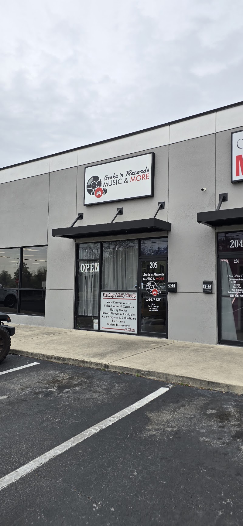Broke 'n Records Music & More
