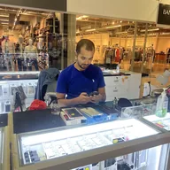 Cellaxs Phone Repair at Outlet Collection