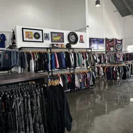 Szyn Thrift + Vintage Broward